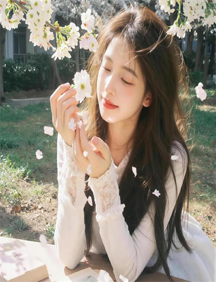 超级英雄赤裸女特工之夜之序曲创作故事：的市场表现与观众反馈 感受创作的魅力与挑战